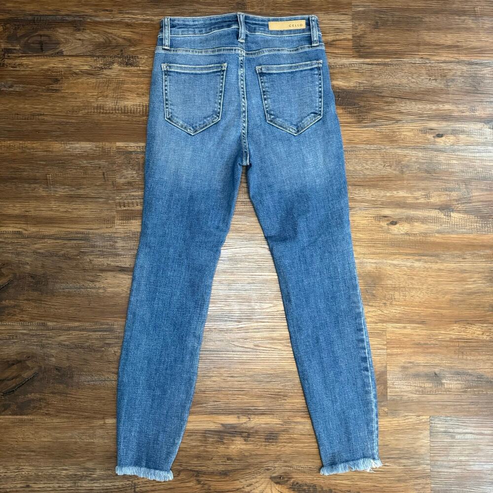 Cello Jeans High Rise ankle Skinny Medium Wash Size 3 distressed Raw Hem STRETCH - Picture 3 of 14